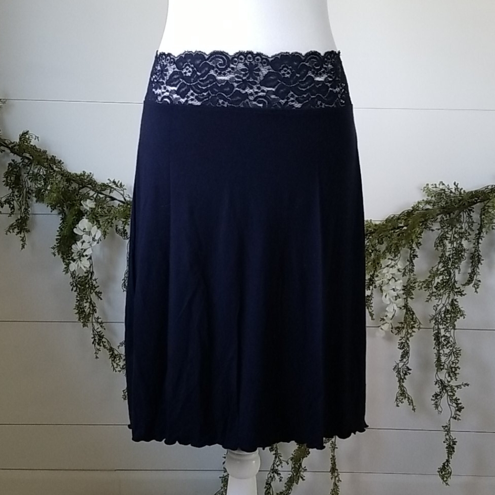 ❌️SOLD❌️Victoria's Secret Moda International Navy Lace Trim Skirt